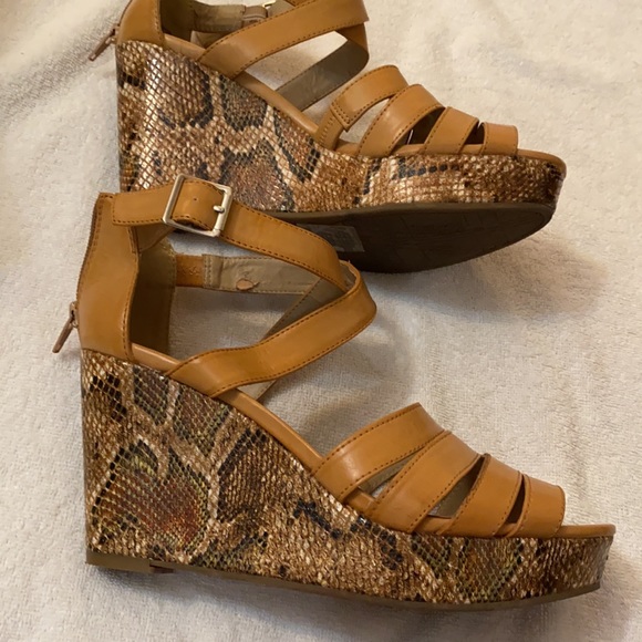 Kenneth Cole Genuine Leather wedges - Picture 6 of 13